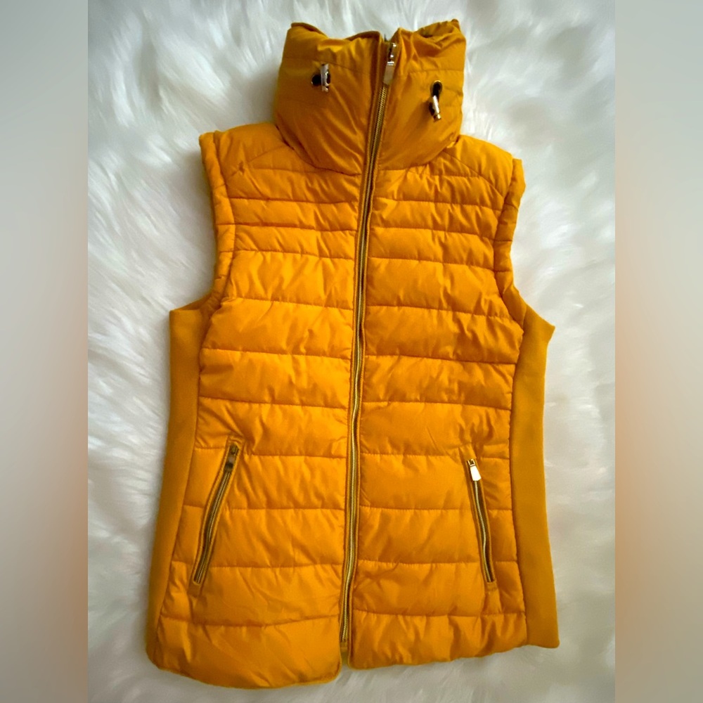 Special One International Vest color Mustard Size Medium✨
